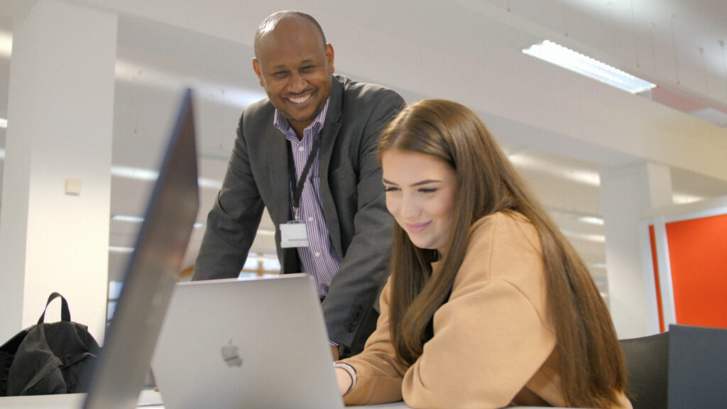 An accounting tutor guiding a learner using the Mindful Education Virtual Learning Environment.